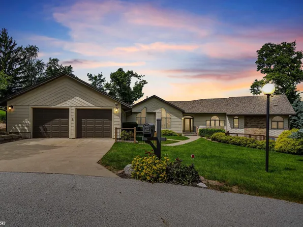 2001 Elmcrest Dr, Marshalltown, IA 50158