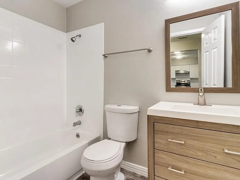 1516 Valley View St — Photo 8