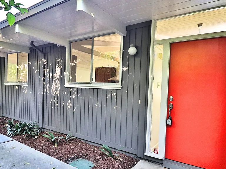 2467 Alvin St — Photo 4