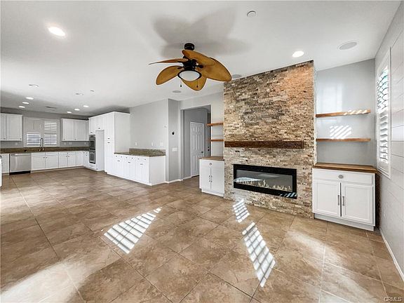 3rd image of 40512 Amesbury Ln