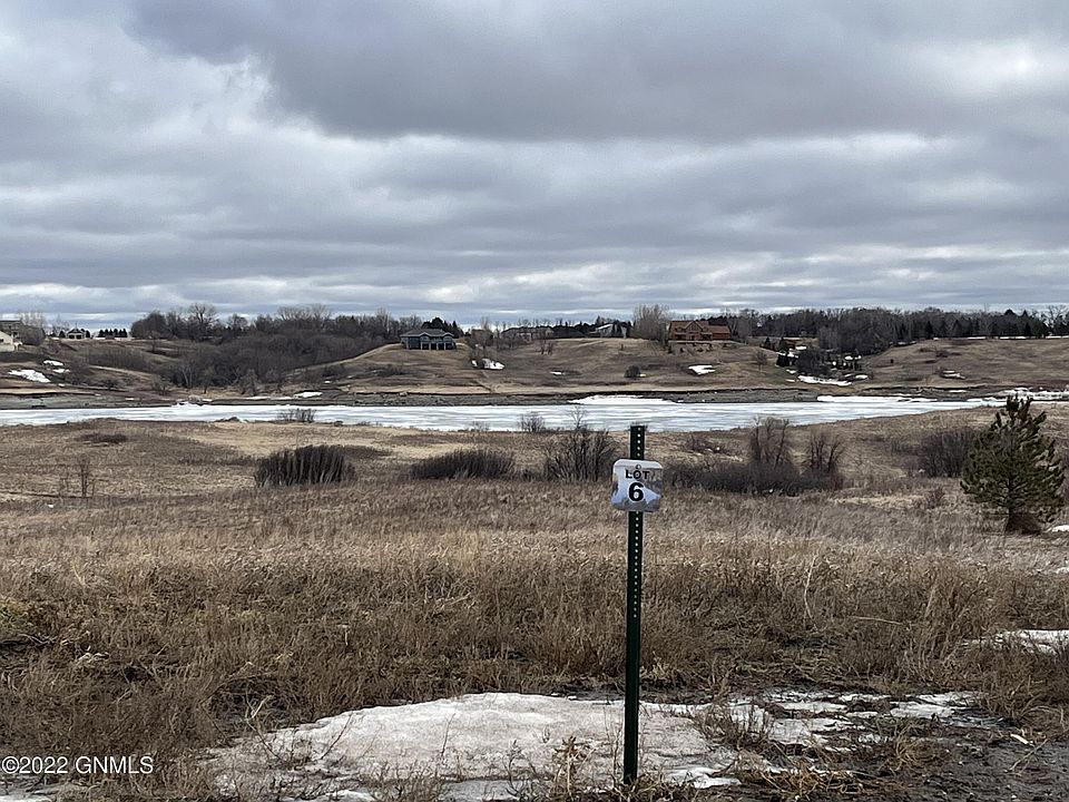 2nd image of 3080 Lake Front Dr