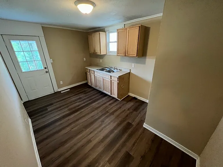 172 Hamline Ave — Photo 5
