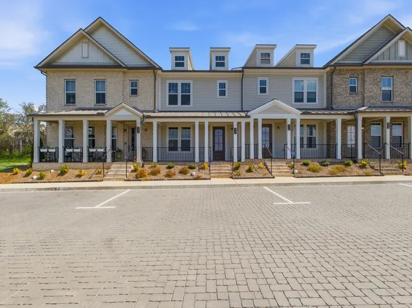 220 Nearwater Pl #30, Hendersonville, TN 37075