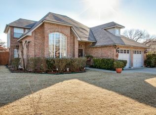 525 Mercer St, Grand Prairie, TX 75052