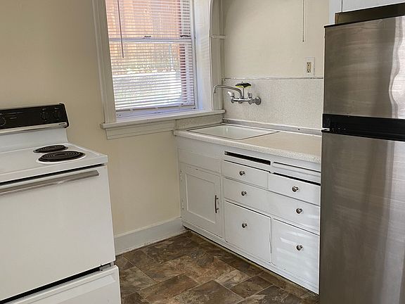 5th image of 421 Daly Ave APT 3