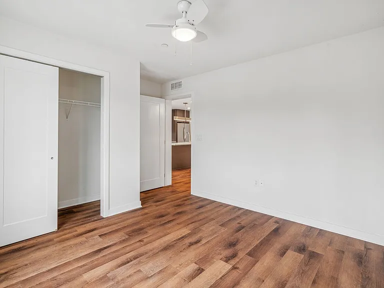 Graduate Pointe — Photo 253