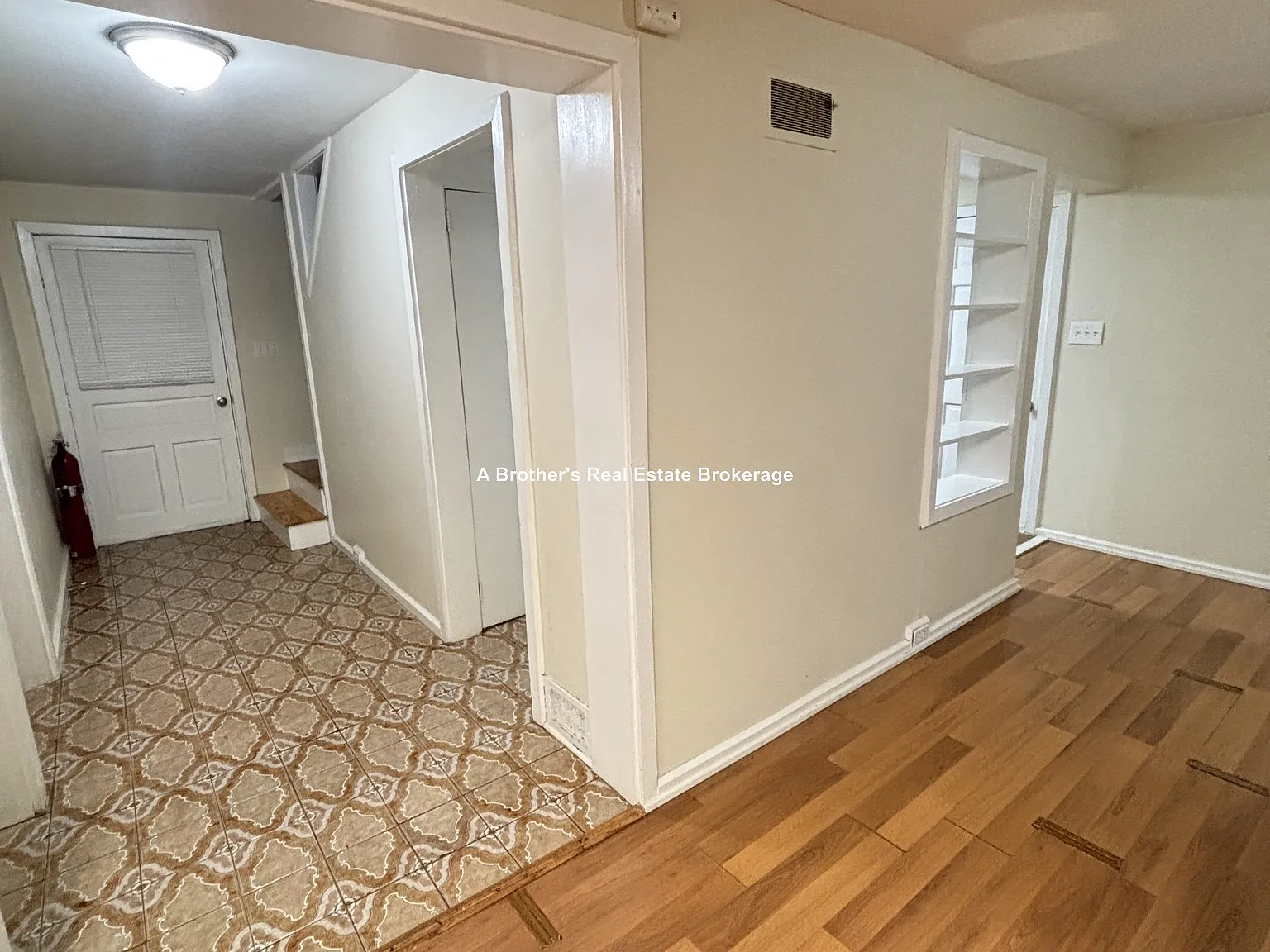 5 bed, 2.0 bath, 2900 sqft, $4,900 — Photo 3