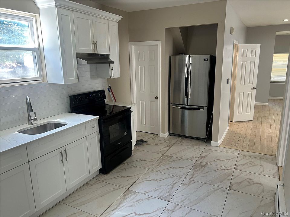 1st image of 3708 Dyre Ave
