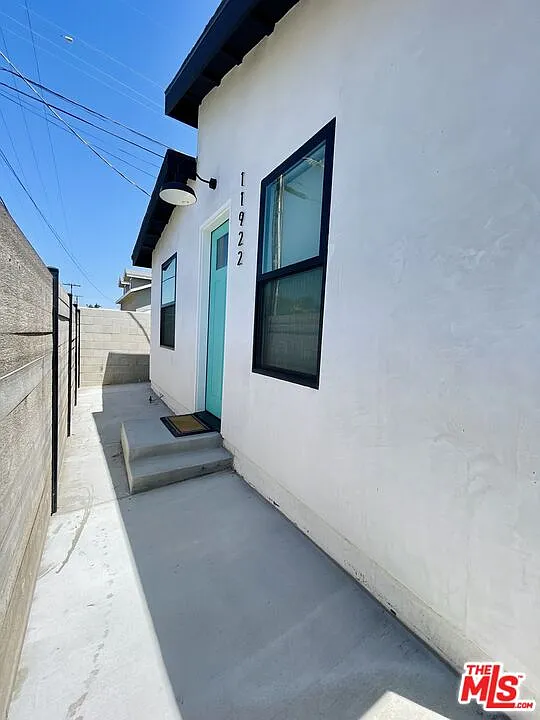 2 bed, 1.0 bath, 850 sqft, $3,300 — Photo 2
