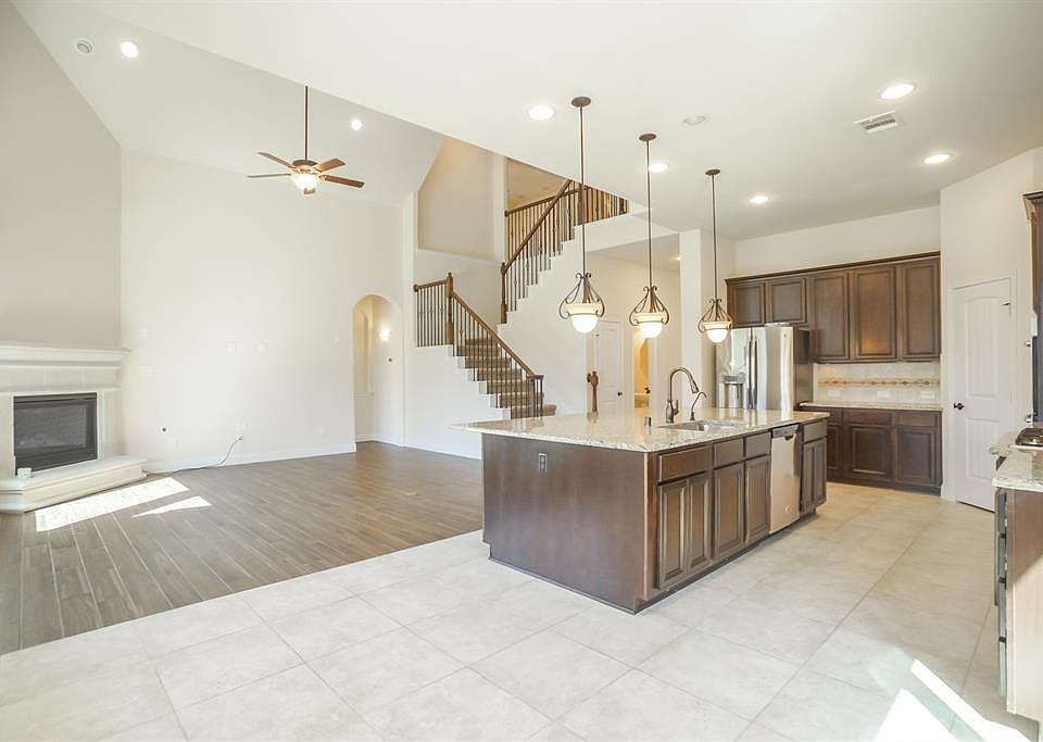 1st image of 18 Inland Prairie Dr