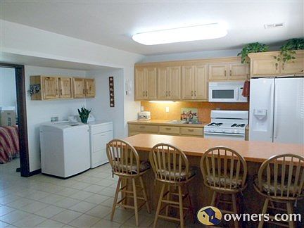 KITCHEN LOWER LEVEL APT