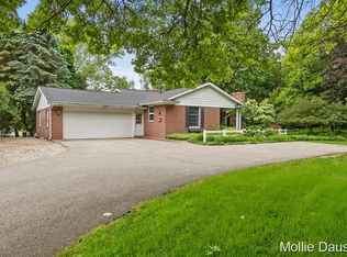 5900 Cascade Rd SE, Grand Rapids, MI 49546