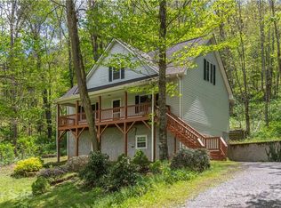 975 Apple Creek Rd, Waynesville, NC 28786