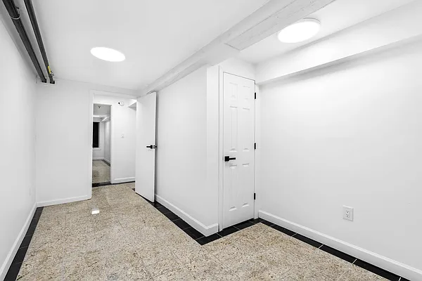 Rented by Compass | media 21