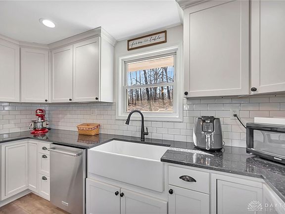 5th image of 9897 Pleasant Valley Rd