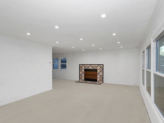 4th image of 1144 Stratford Ln