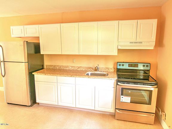 4th image of 2885/2887 Gilmore St