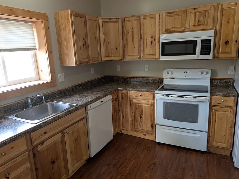 1727 Hughitt Ave — Photo 8