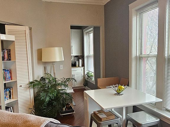 3rd image of 1285 W Victoria St #3
