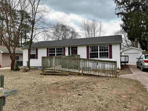 714 Clarke St, Waupaca, WI 54981