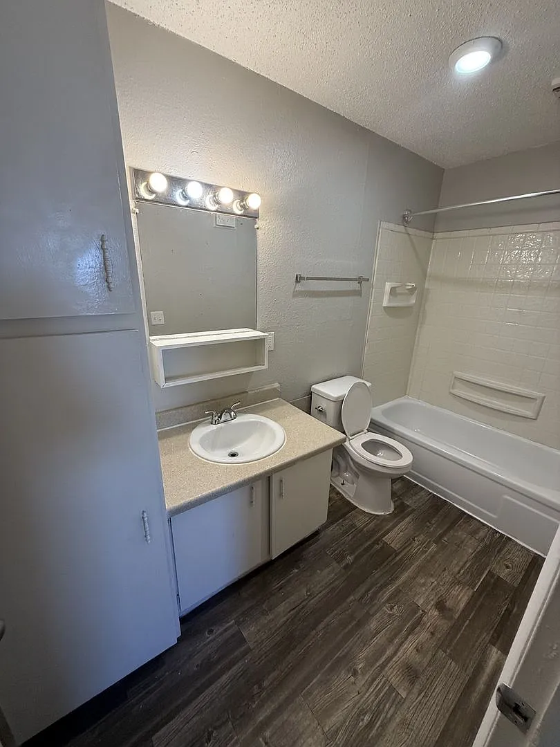 Garden Park Apartments — Photo 3