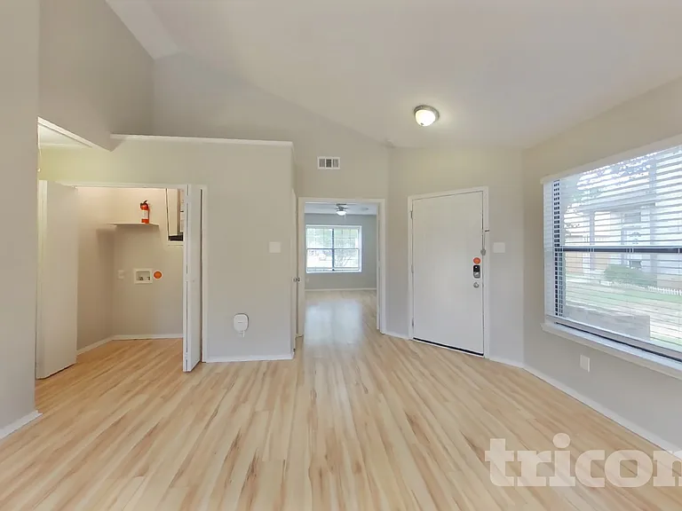 2033 Feather Ln — Photo 3