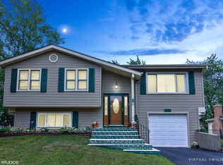 231 Lafayette Dr, Bolingbrook, IL 60440