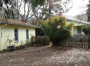 1605 Hamilton Ln, Grants Pass, OR 97527
