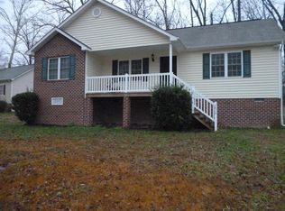 2626 Hatchett Rd, Petersburg, VA 23803