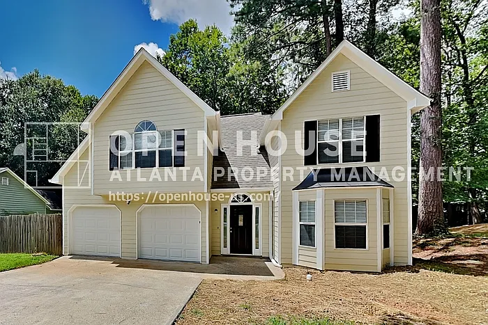4015 Sharon Woods Dr — Photo 1
