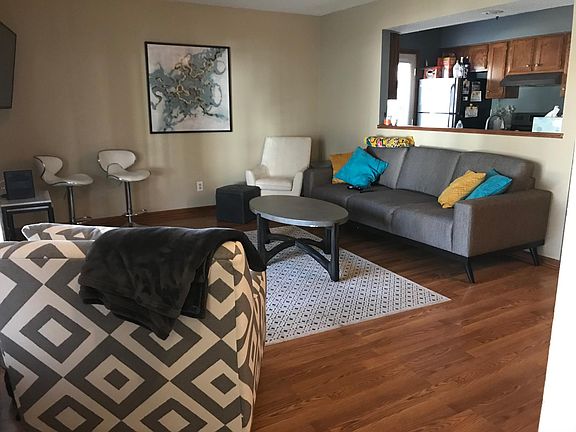 upstairs living room, entry view