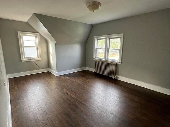 5th image of 70 Beverly Ave Unit 2