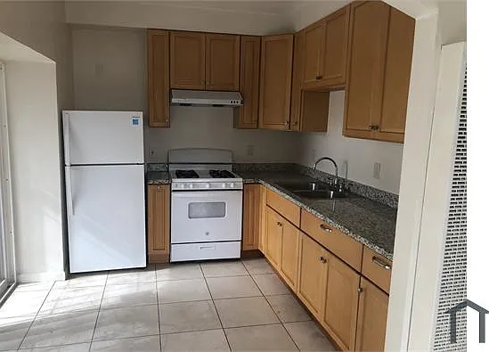 1810 E 20th St — Photo 5
