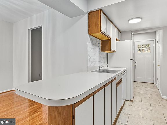 4th image of 807 Saint Regis Ct
