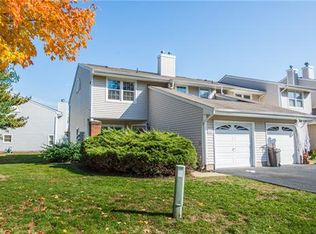 100 Woodmere Dr, Parlin, NJ 08859