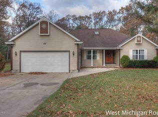 297 W Towering Oaks Cir, Muskegon, MI 49442