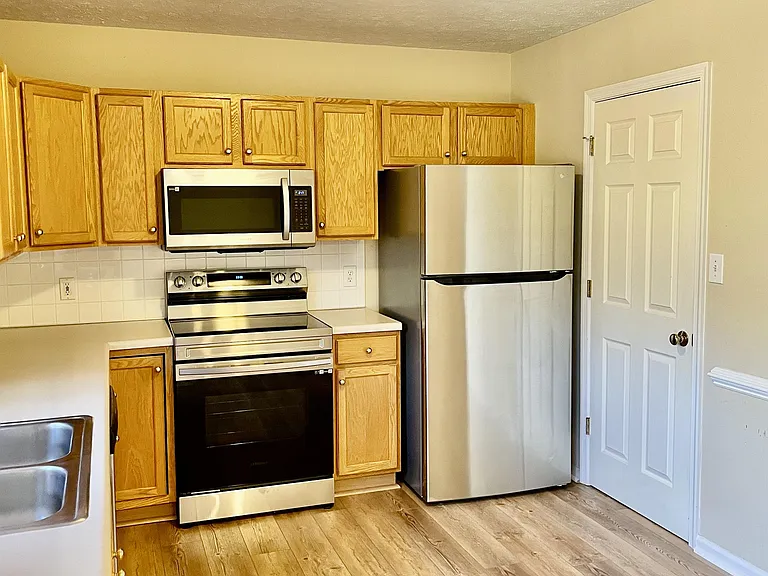 194 Mulberry Cir #1 — Photo 8