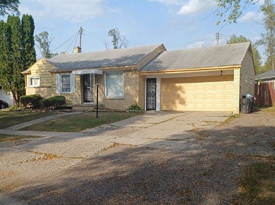 2nd image of 4418 Cloverlawn Dr