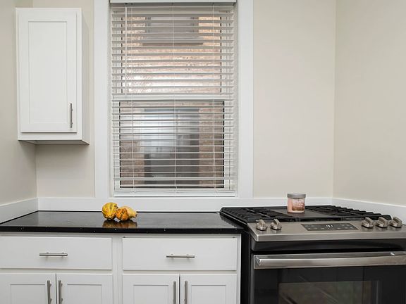 3rd image of 1415 W Hutchinson St APT 1