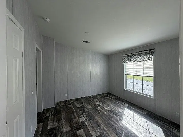3 bed, 960 sqft, $2,100 — Photo 4