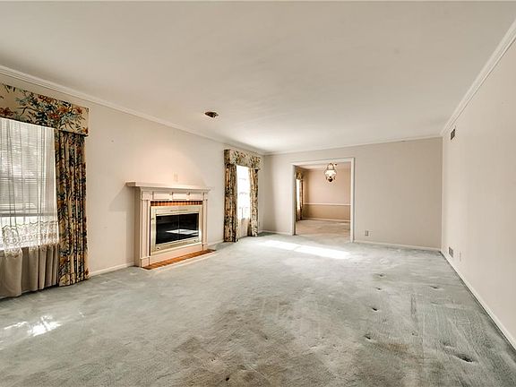 5th image of 306 Brook Ln