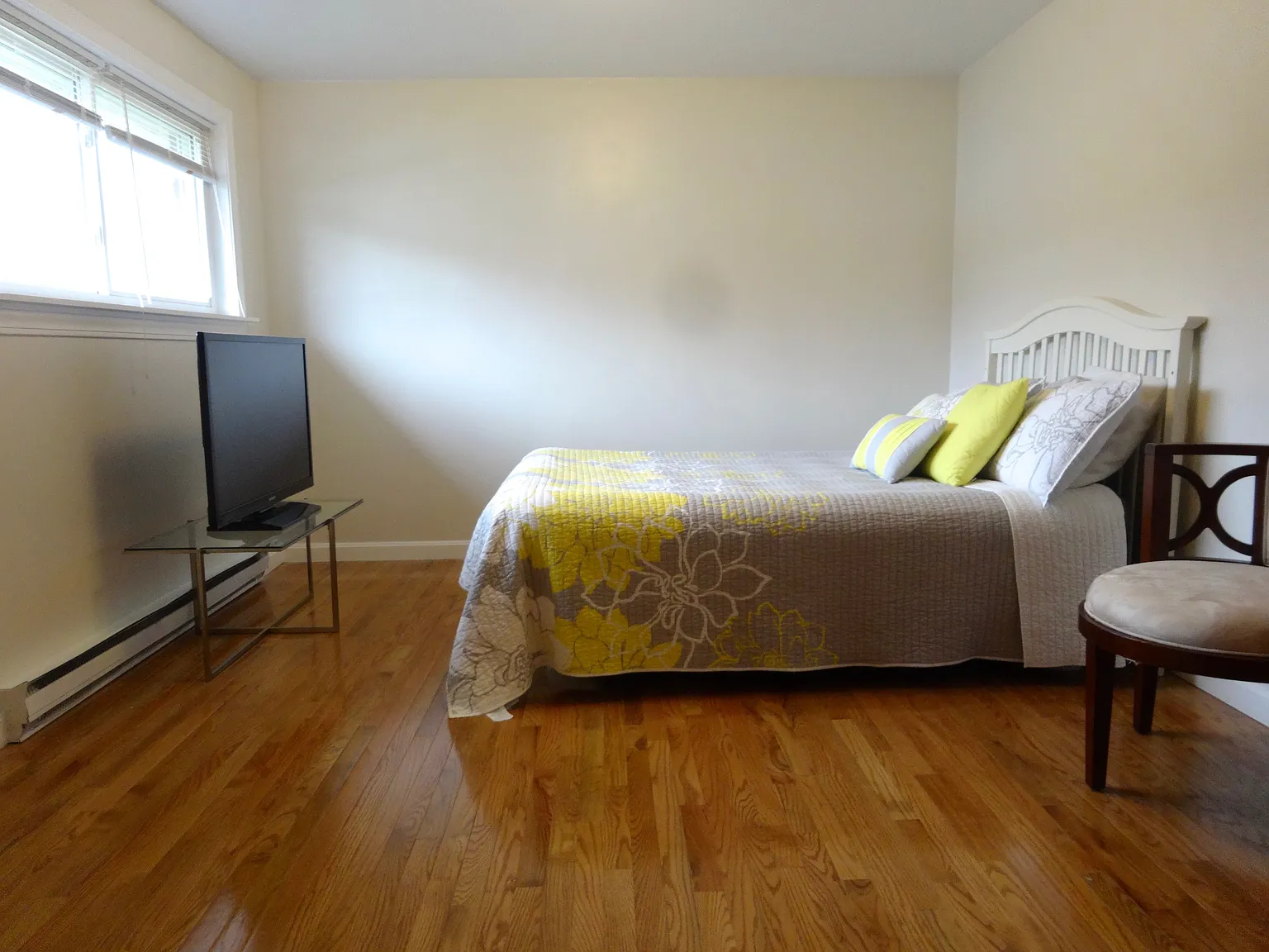 Lakeside Manor Apartments — Photo 3