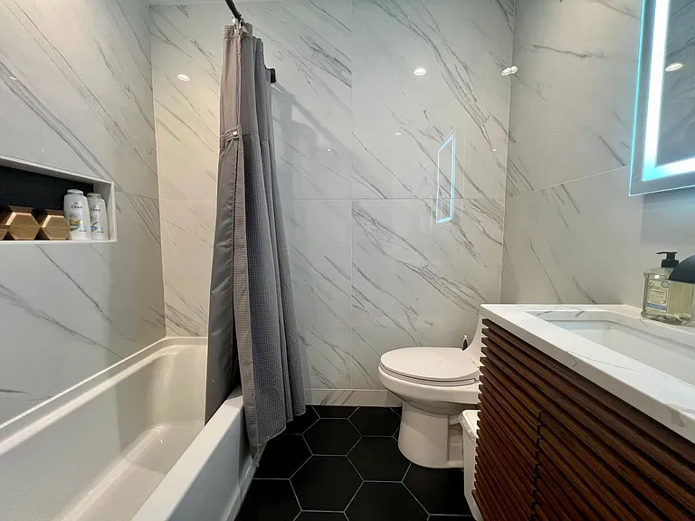 166 W Laurel St — Photo 23