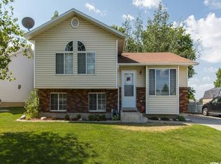 593 W 950 N, Clinton, UT 84015