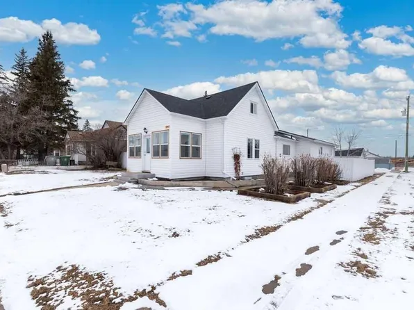 4504 S 49th St, Lloydminster, SK S9V 0L5