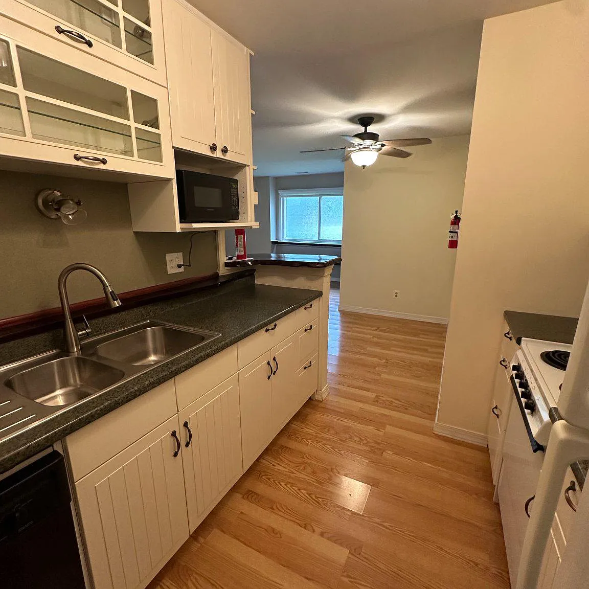 2 bed, 2.0 bath, 1112 sqft, $2,200 — Photo 3