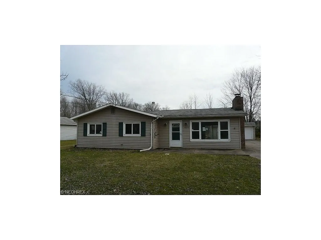 4078 Oxford Dr photo 1