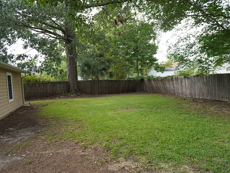 1133 Oakcrest Dr — Photo 20