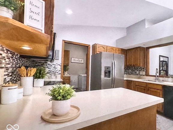 5th image of 2419 Simpson Ln
