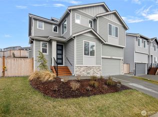 2205 SW Putnam Dr, Oak Harbor, WA 98277